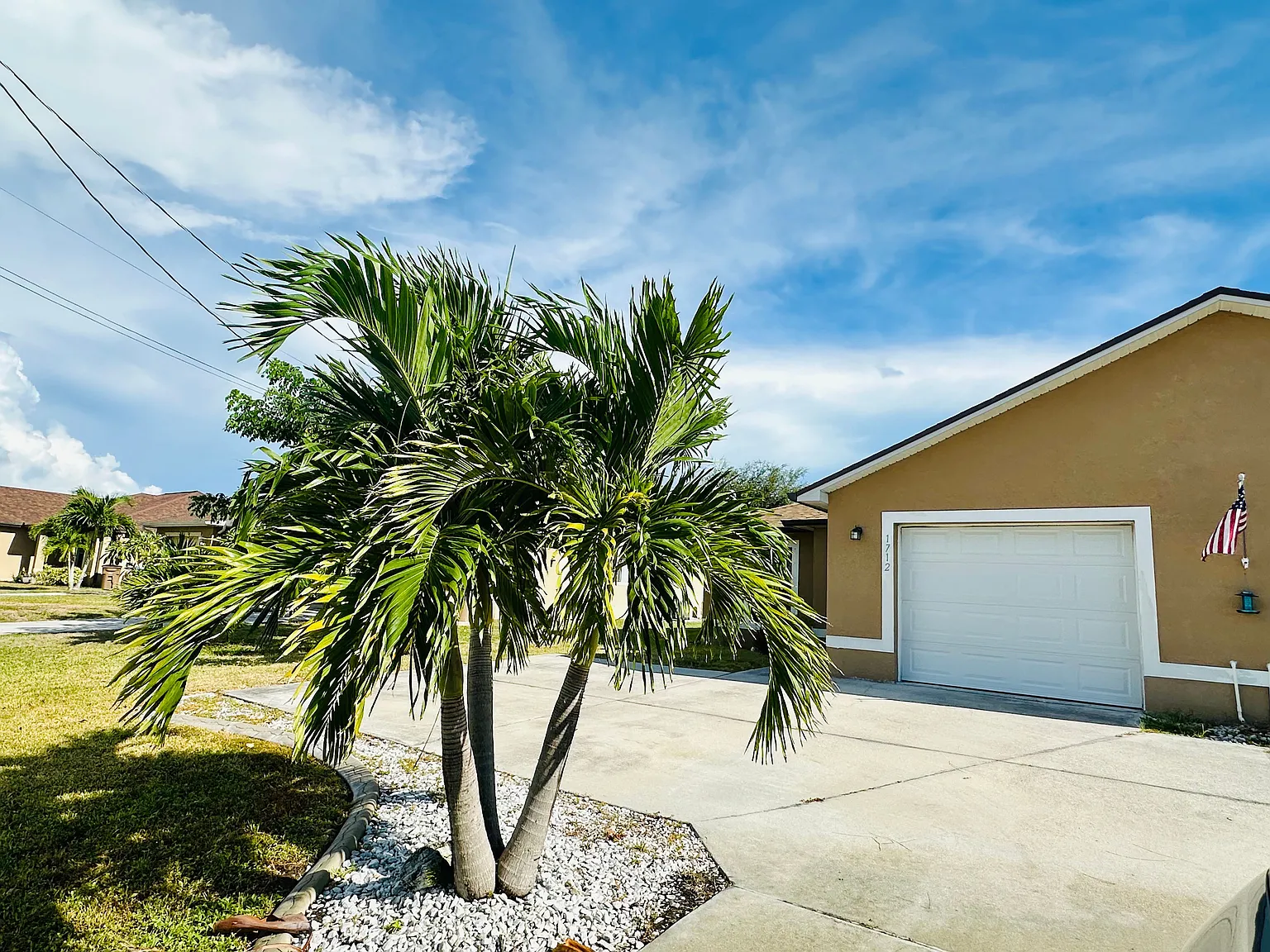3 bed, 2.0 bath, 1200 sqft, $1,530 — Photo 2