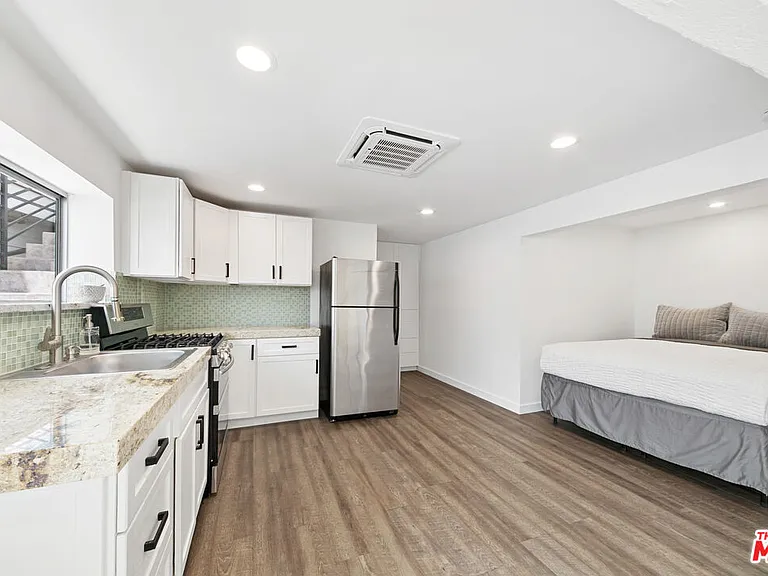 24928 Malibu Rd — Photo 45