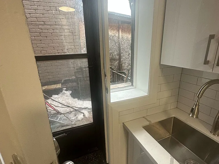 1710 Saint Clair Ave W #1 — Photo 9