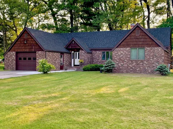 7563 Carefree Dr, Whitehall, MI 49461