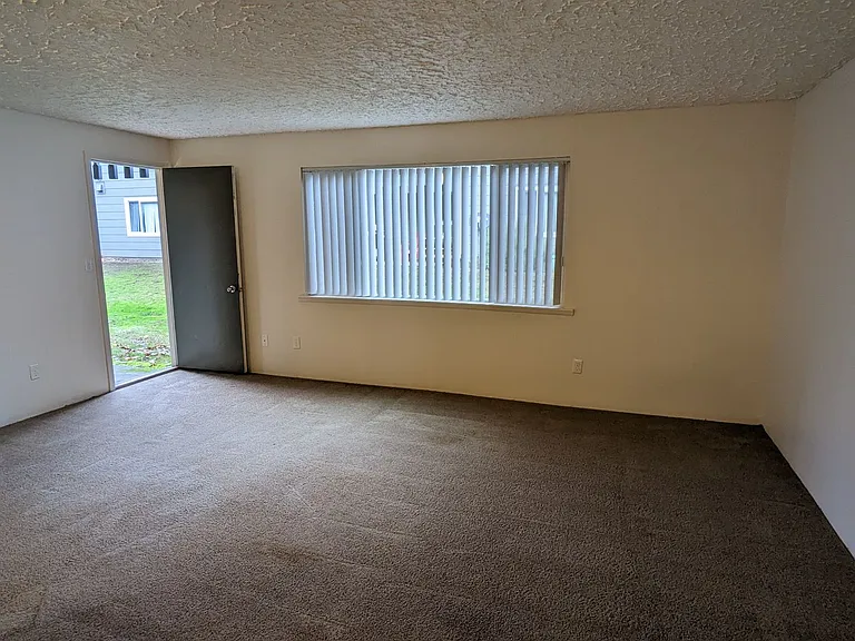 Royal Crest Townhomes — Photo 102