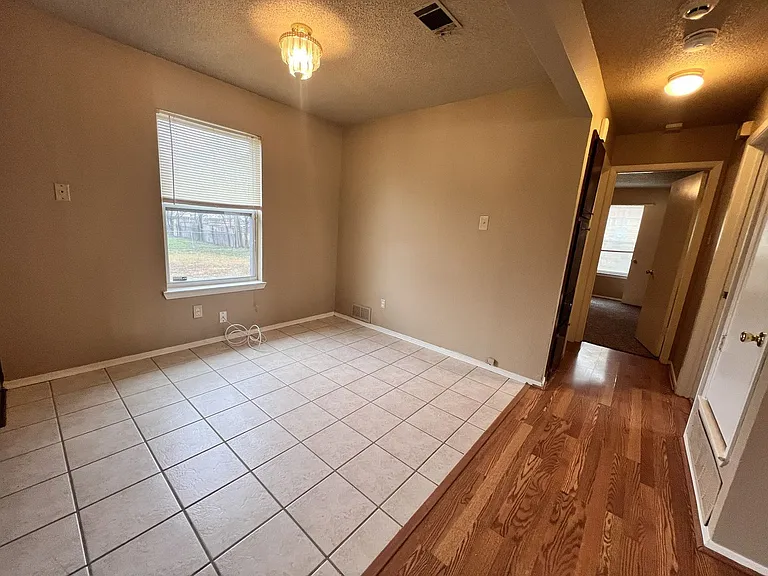 2110 Lago Trl — Photo 5