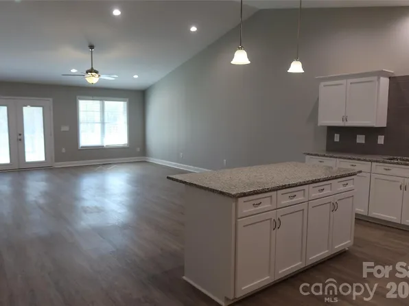 302 E Boyd St #C, Maiden, NC 28650