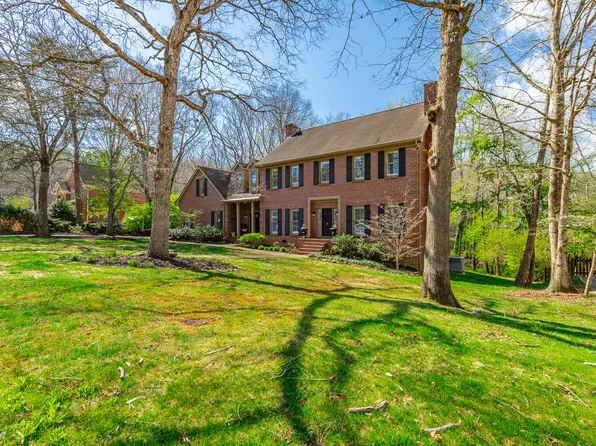 4 Northfield Rd, Signal Mountain, TN 37377
