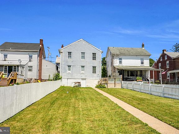2nd image of 2123 Main St