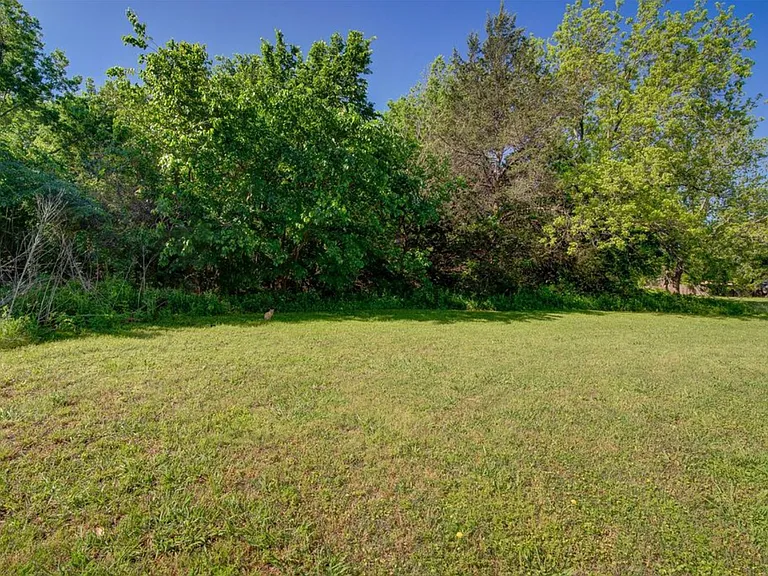 534 E Brockett St — Photo 19