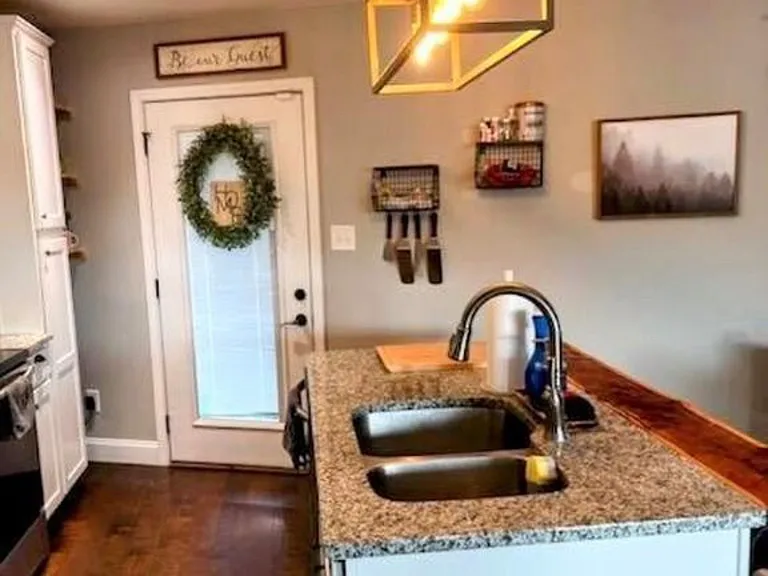 2913 Zachary Pointe Ln — Photo 3