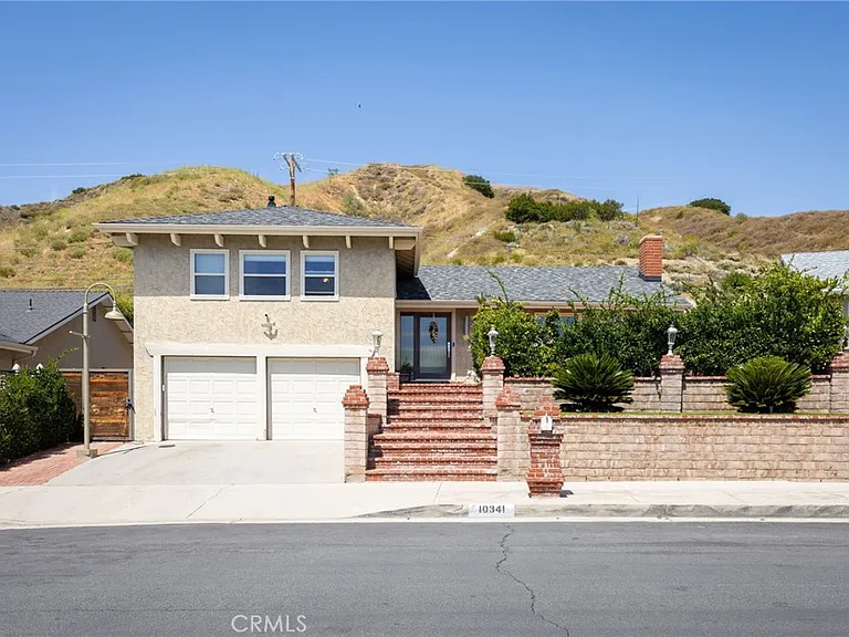 10341 Kurt St — Photo 1