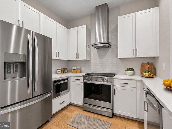 2nd image of 2000 Clarendon Blvd Unit 203