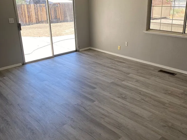 203 Gordon Ln — Photo 2