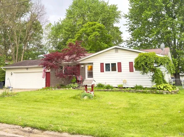 4376 Wheatland Dr, Swartz Creek, MI 48473