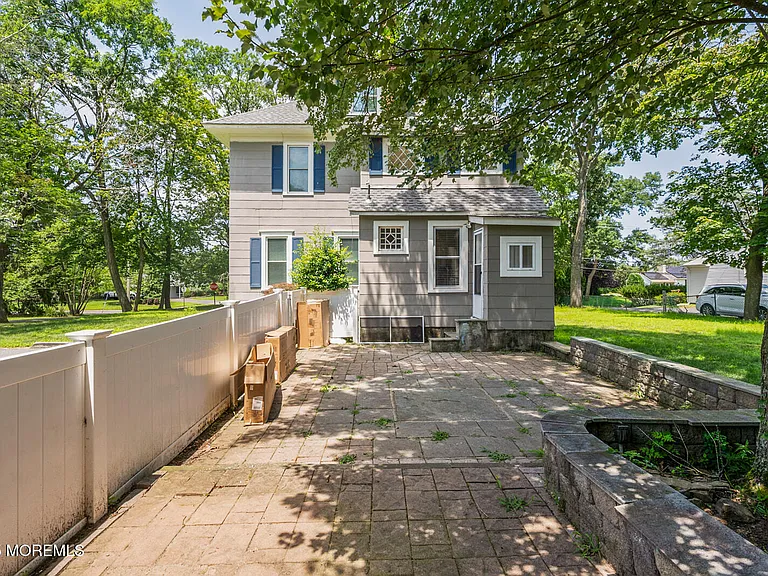 496 W Park Ave — Photo 30
