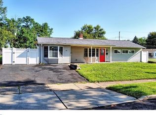 51 Vineyard Rd, Levittown, PA 19057
