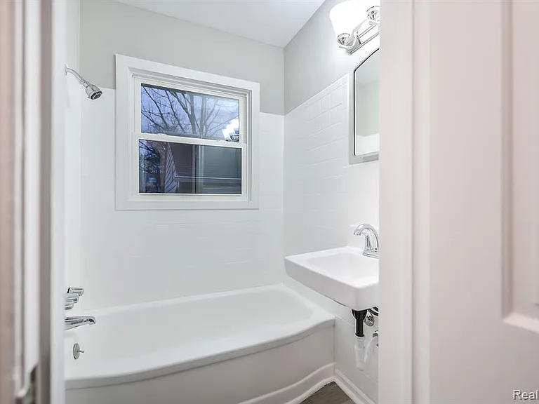 2726 Fernwood Ave — Photo 11