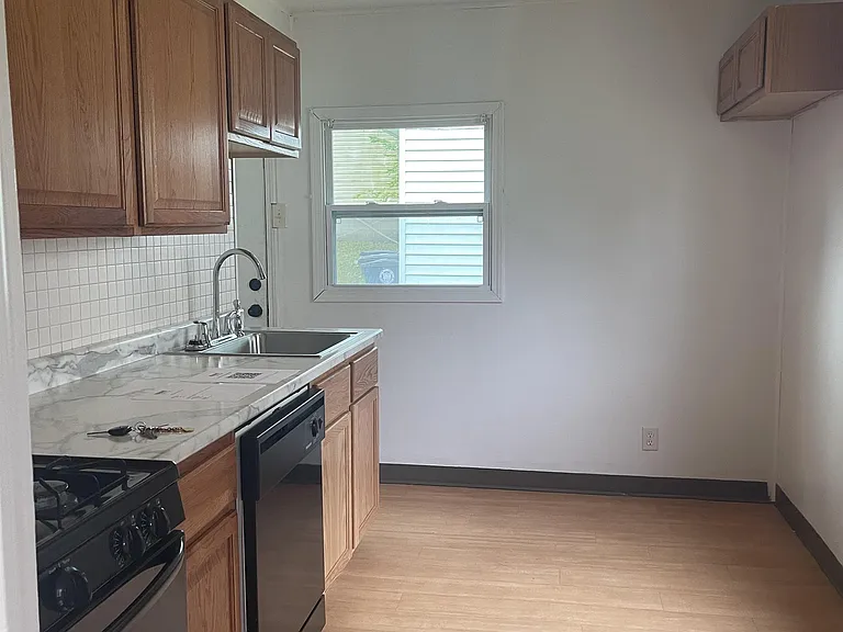 887 Kickapoo Ave — Photo 8