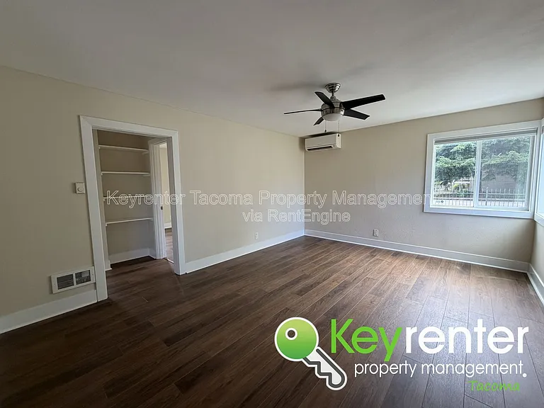 1047 S Rochester St — Photo 2