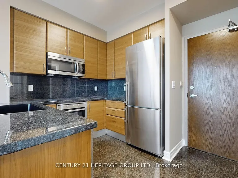 1 Avondale Ave #910 — Photo 5