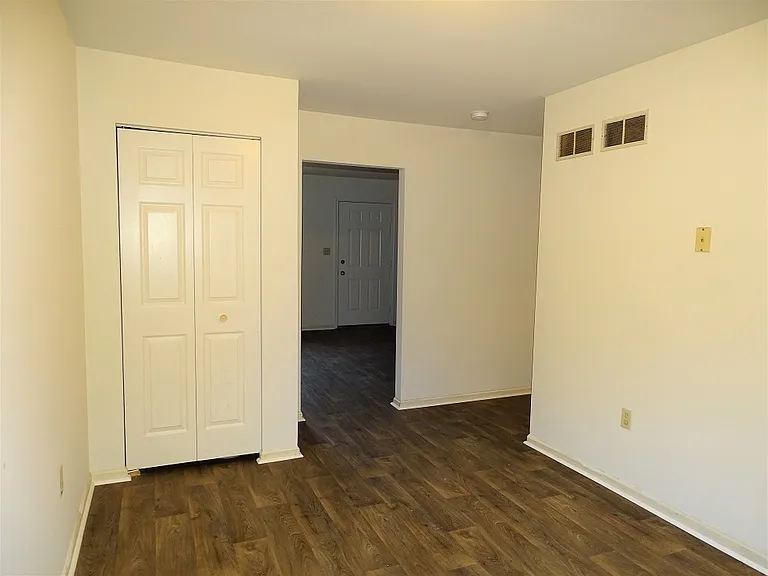 500 E Newport Rd #H — Photo 7