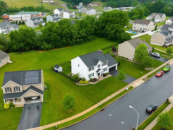 4th image of 707 Belfair Dr