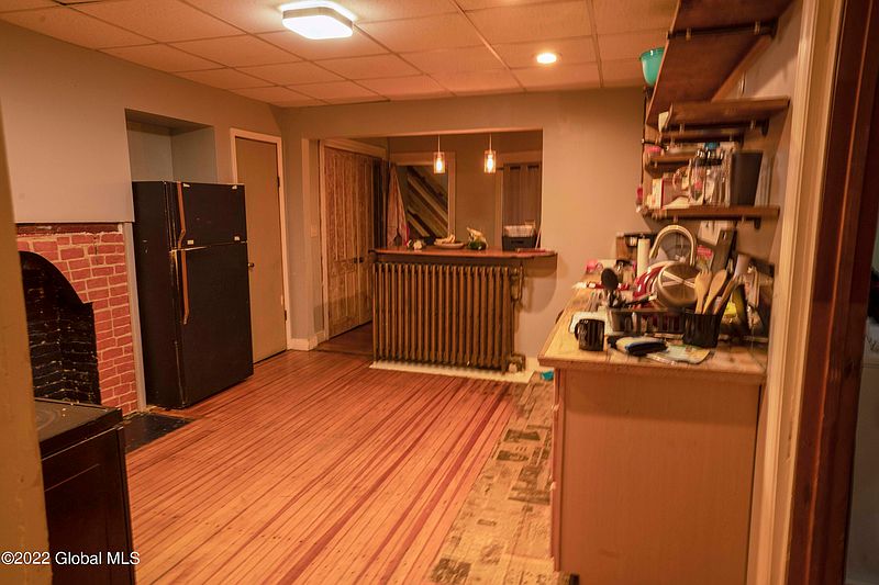 3rd image of 3028 6th Avenue