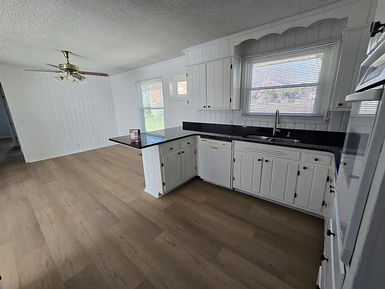 209 Friendship Dr — Photo 3