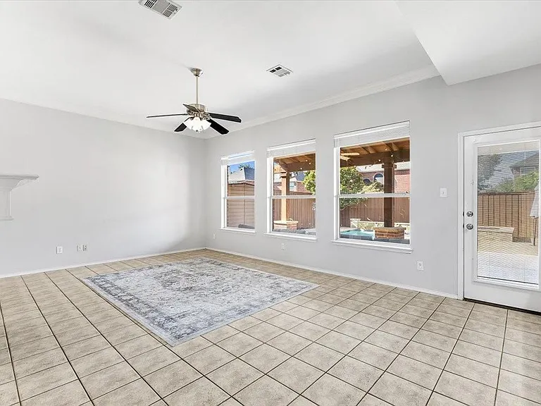 1121 London Dr — Photo 17