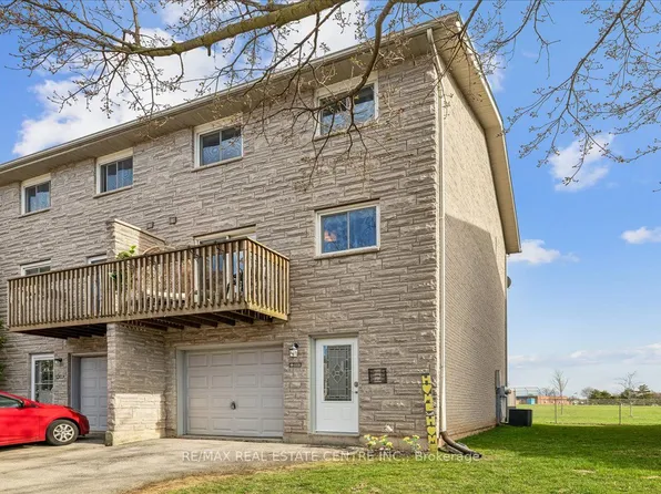 1155 Paramount Dr #49, Hamilton, ON L8J 2N4