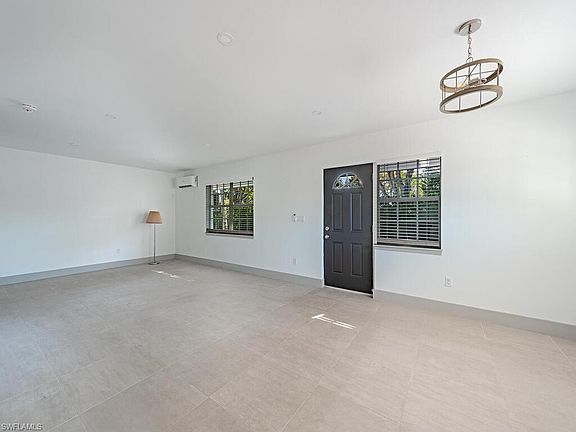 3rd image of 2836 Bayview DR