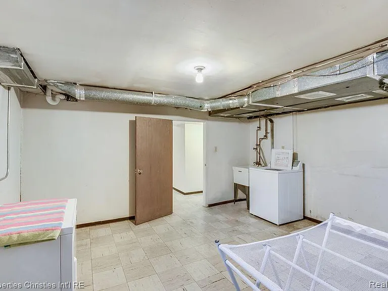215 Woodsboro Dr — Photo 18