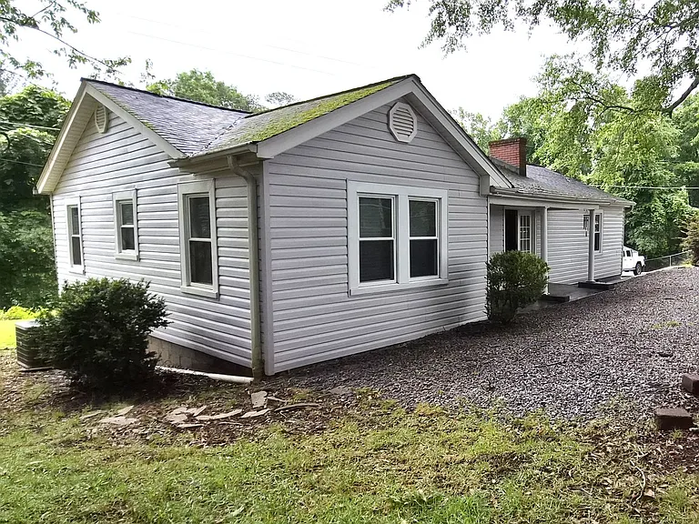 332 N Fishtrap Rd — Photo 2