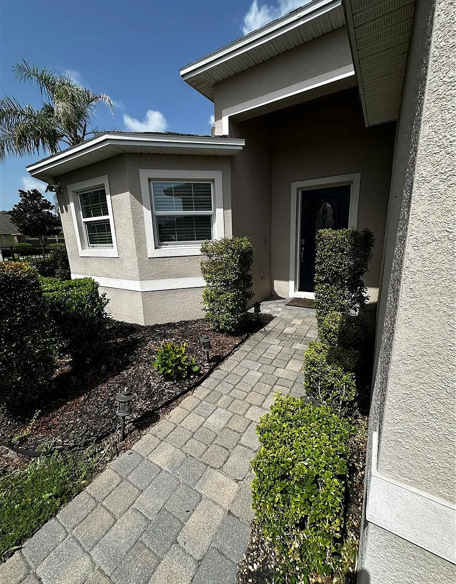 4 bed, 2.0 bath, 1811 sqft, $2,600 — Photo 3