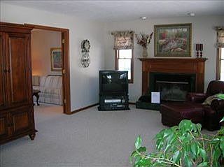 3rd image of 968 Essex Ln