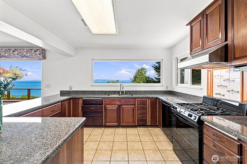 3rd image of 10308 NE Rose Point Way