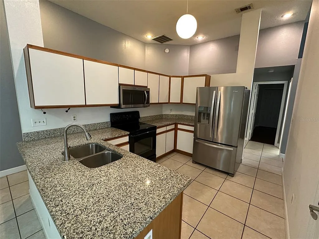 3 bed, 2.0 bath, 1444 sqft, $2,495 — Photo 2