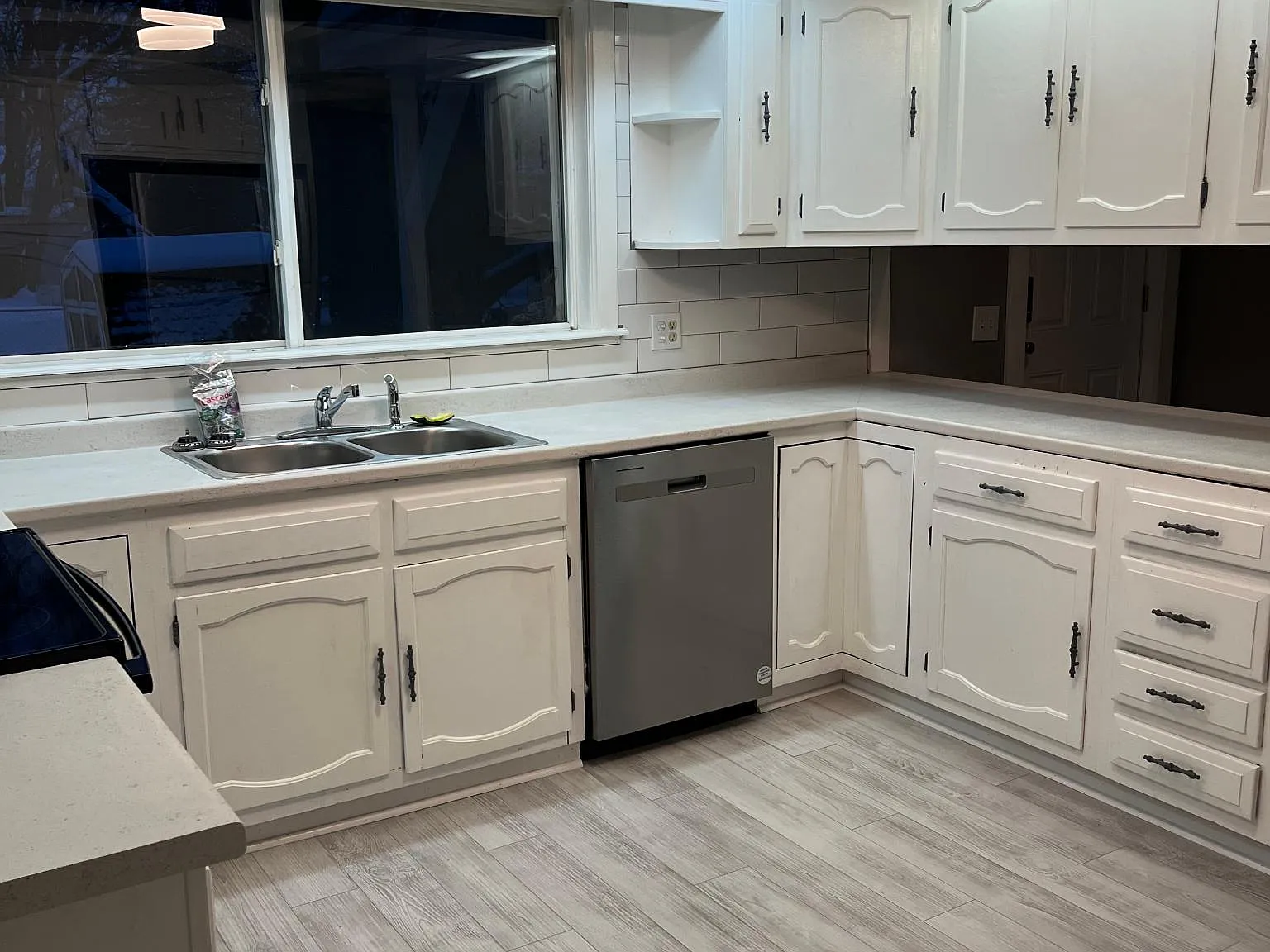 148 Flower Ave E — Photo 1