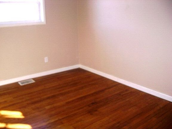 5th image of 326 Tennyson Dr