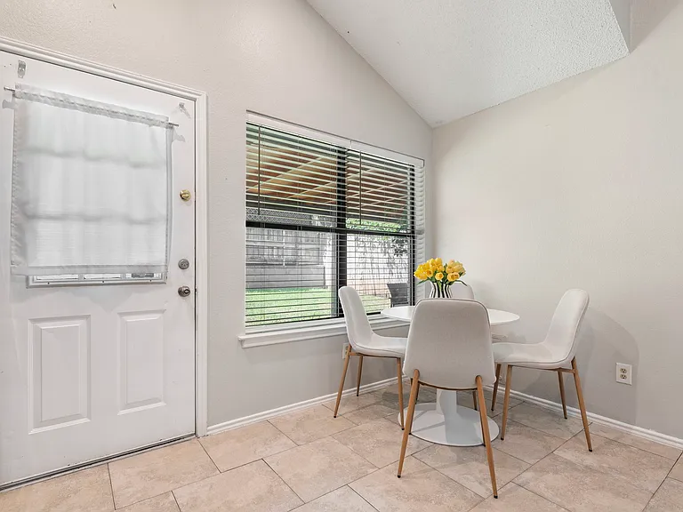 408 Sycamore Ln — Photo 11