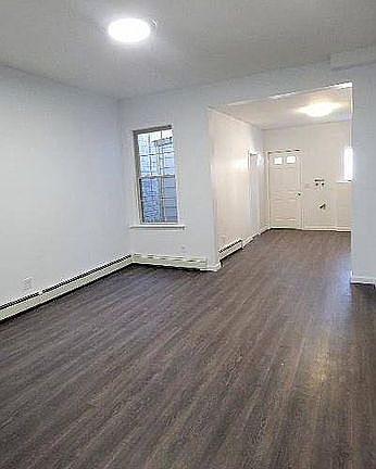 4th image of 46 Essex St