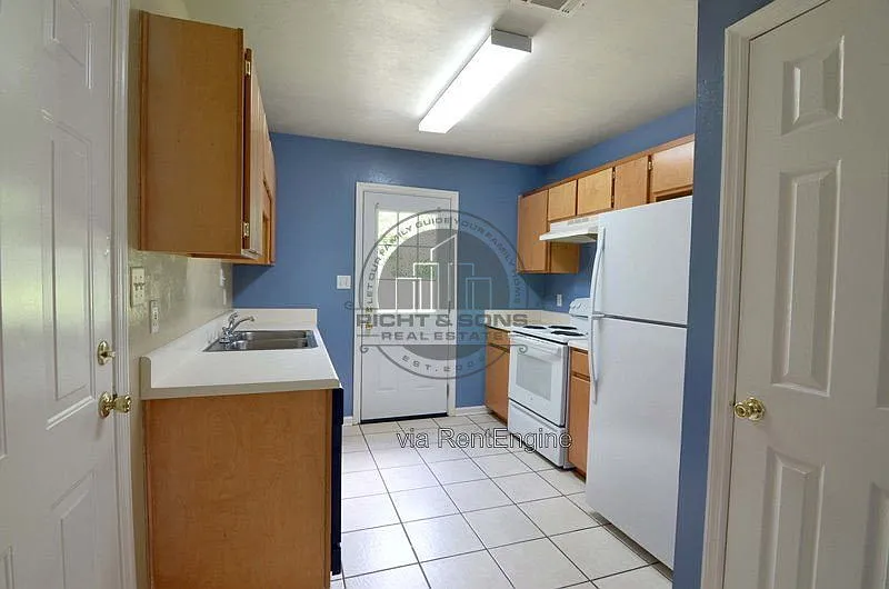 3 bed, 2.0 bath, 1137 sqft, $1,500 — Photo 3