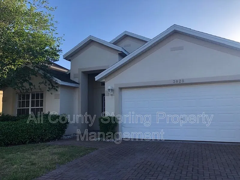 4 bed, 2.0 bath, 1847 sqft, $2,350 — Photo 2