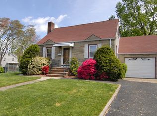 31 E Church Ct, Dumont, NJ 07628