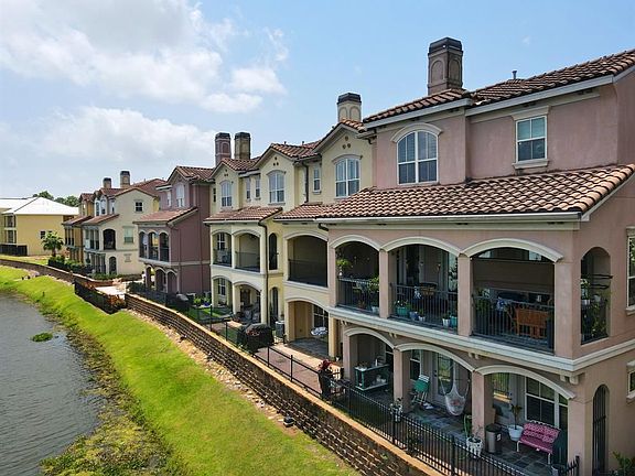3rd image of 13 Armand Shore Dr