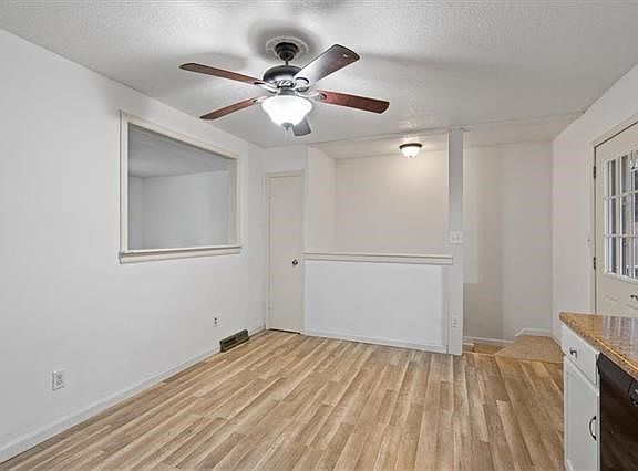 3rd image of 1506 SE Hillside Dr