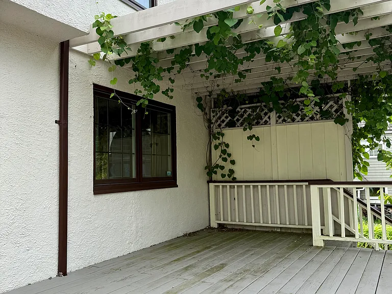 261 S Prospect St — Photo 32