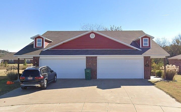 1st image of 261 & 265 E Anabranch Ct
