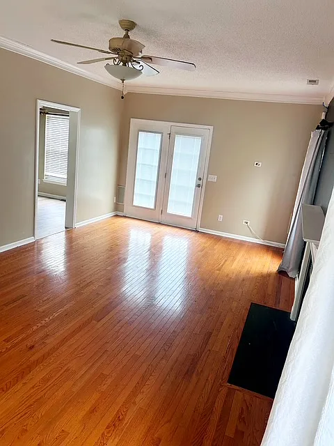 3 bed, 2.5 bath, 1689 sqft, $2,350 — Photo 3