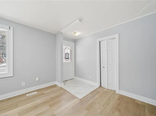 40 Donald St, Kitchener, ON N2B 3G5