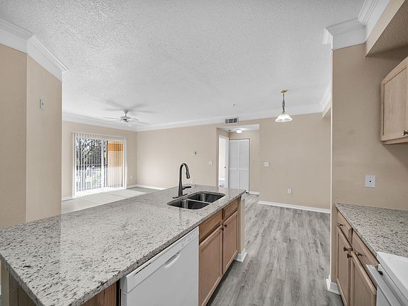 3rd image of 11561 Villa Grand APT 711