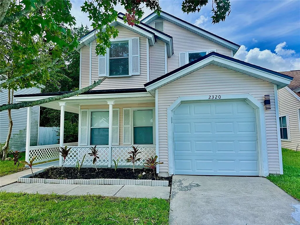 3 bed, 2.5 bath, 1393 sqft, $2,300 — Photo 1