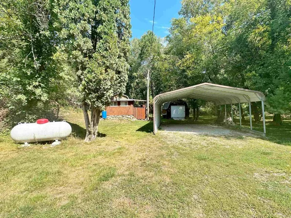 3558 Highlandville Rd, Decorah, IA 52101